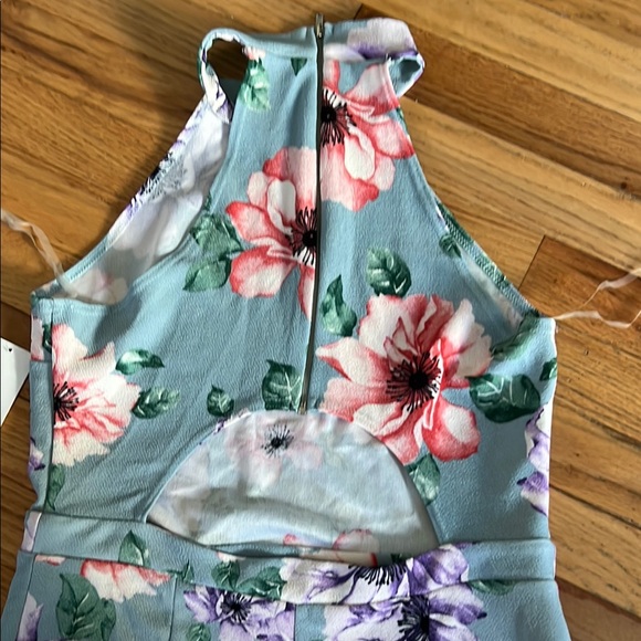 Charlotte Russe Floral Halter‎ Neck Romper - Picture 4 of 4